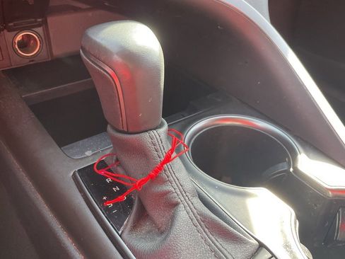 Used 2023 Toyota Camry SE image 5