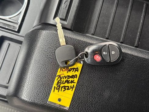 Used 2015 Toyota Tundra SR5 w/ SR5 Upgrade Package image 24