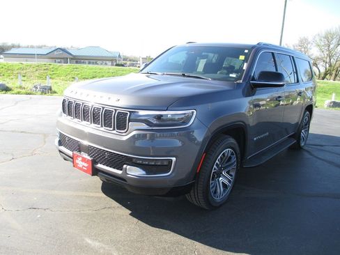 Used 2023 Jeep Wagoneer L 4WD w/ Premium Group I image 12