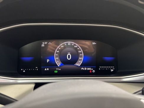 New 2025 Volkswagen Taos SE image 11