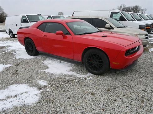 Used 2009 Dodge Challenger SE image 3