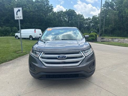 Used 2017 Ford Edge SE FWD image 2