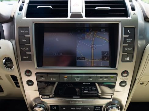 Used 2016 Lexus GX 460 Luxury AWD/4WD image 16
