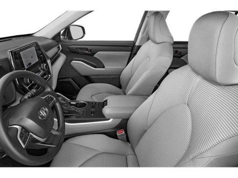 Used 2023 Toyota Highlander LE AWD/4WD image 12