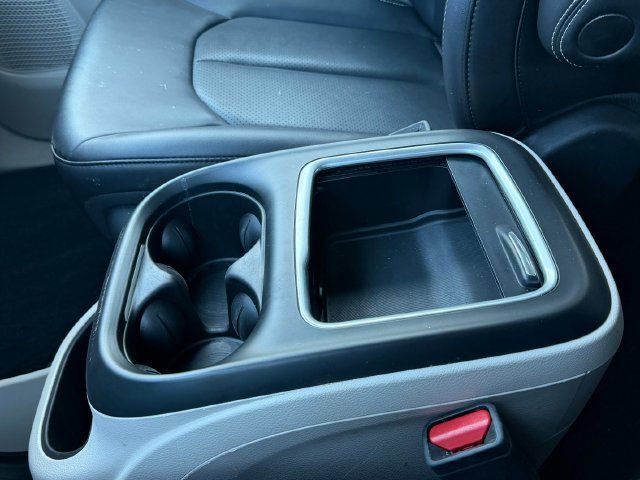 Used 2024 Chrysler Pacifica Limited FWD image 26