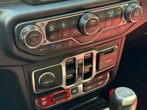 Used 2023 Jeep Wrangler Unlimited Rubicon 4xe AWD/4WD image 15