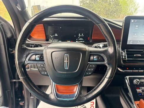 Used 2018 Lincoln Navigator Reserve w/ Technology Package image 16