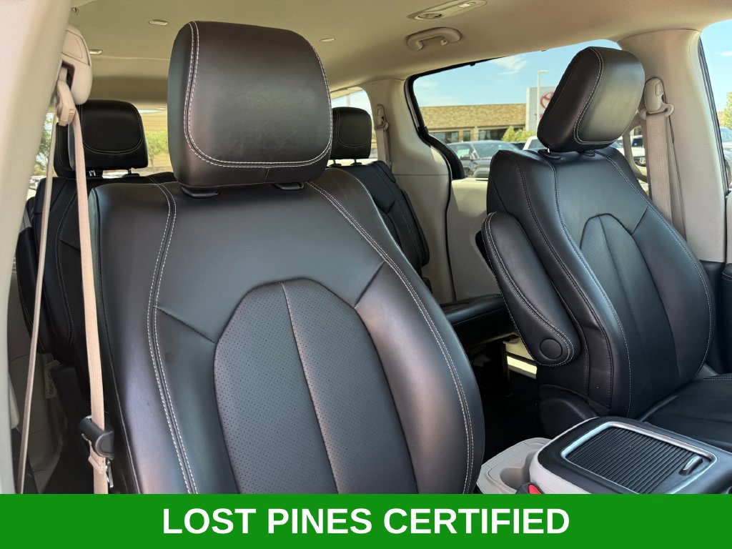 Used 2023 Chrysler Pacifica Touring-L FWD image 26