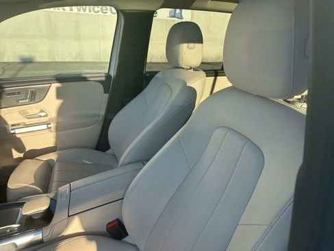 Used 2021 Mercedes-Benz GLB 250 4MATIC image 8