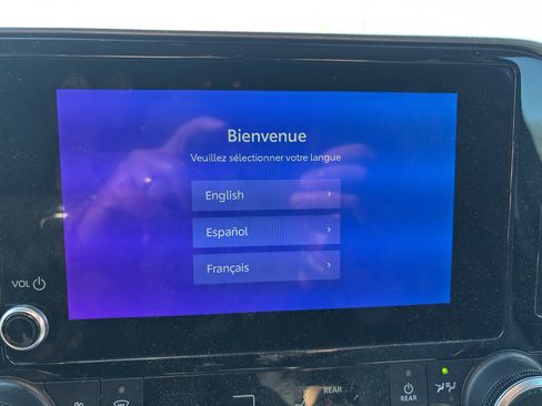 Used 2023 Toyota Highlander L image 11