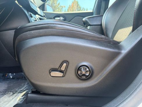 Used 2019 Jeep Cherokee Trailhawk w/ Comfort/Convenience Group AWD/4WD image 15
