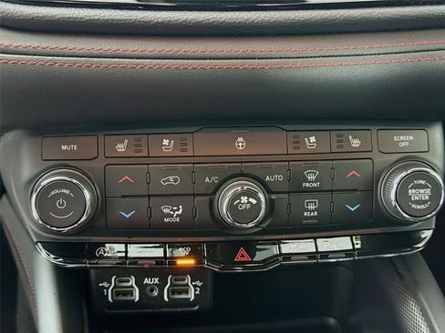 Used 2024 Dodge Durango GT image 16