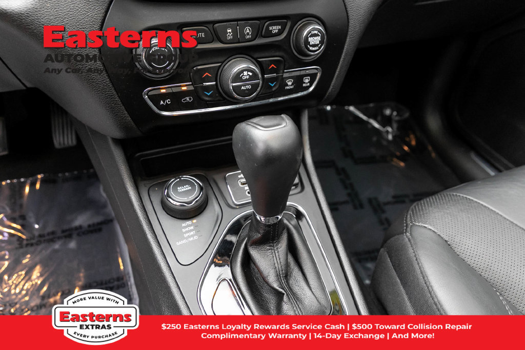 Used 2021 Jeep Cherokee Limited w/ Mopar Interior Package AWD/4WD image 14
