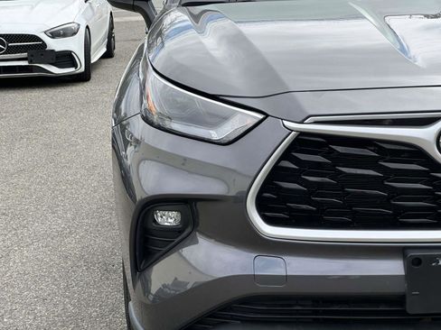 Used 2022 Toyota Highlander XLE image 9