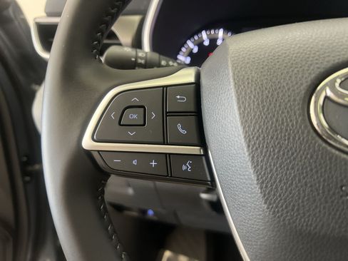 Used 2022 Toyota Highlander XLE AWD/4WD image 37