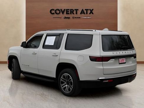 Used 2022 Jeep Wagoneer Series III image 3