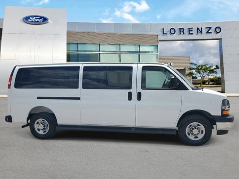 Used 2025 Chevrolet Express 3500 LT w/ LT Preferred Equipment Group RWD image 4