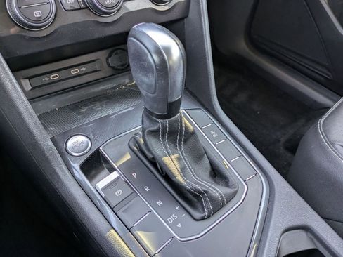 Used 2021 Volkswagen Tiguan SE image 15