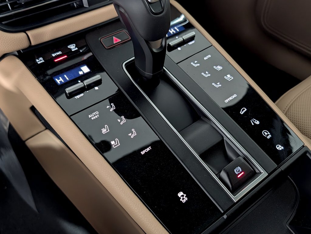 Certified 2026 Porsche Macan AWD/4WD image 34