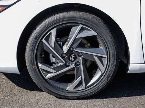 New 2026 Hyundai Elantra Limited FWD image 11