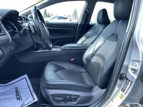 Used 2019 Toyota Camry SE image 18