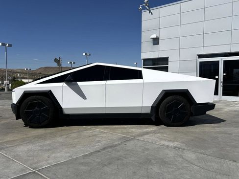 Used 2024 Tesla Cybertruck AWD Crew Cab image 4