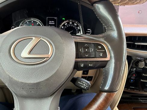 Used 2017 Lexus LX 570 4WD w/ Luxury Package image 12