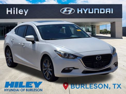 Used 2018 MAZDA MAZDA3 Touring FWD image 2