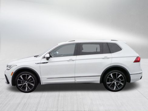 Certified 2024 Volkswagen Tiguan SEL R-Line image 4