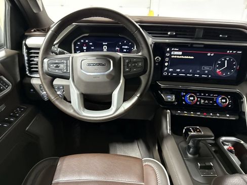 Used 2023 GMC Sierra 1500 Denali w/ Denali Reserve Package AWD/4WD image 11