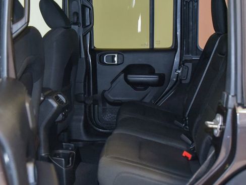 Used 2018 Jeep Wrangler Unlimited Sport S AWD/4WD image 11
