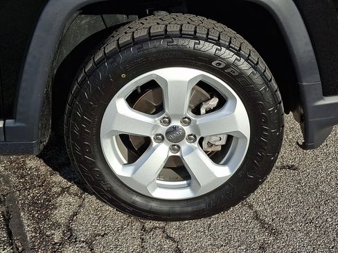 Used 2020 Jeep Compass Latitude w/ Cold Weather Group image 10