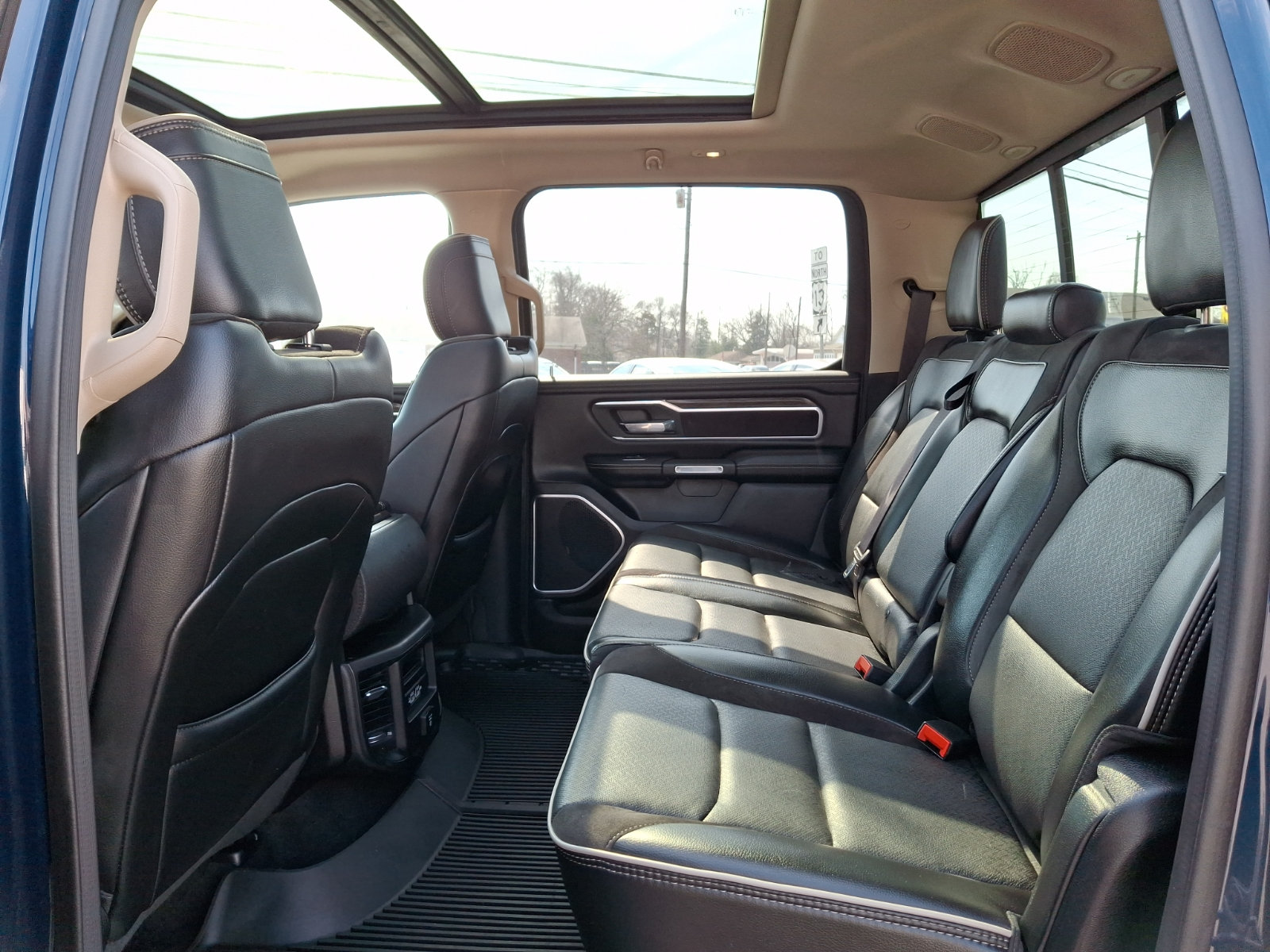 Used 2020 RAM 1500 Laramie AWD/4WD image 10
