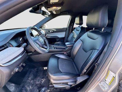 Used 2023 Jeep Compass Latitude image 19