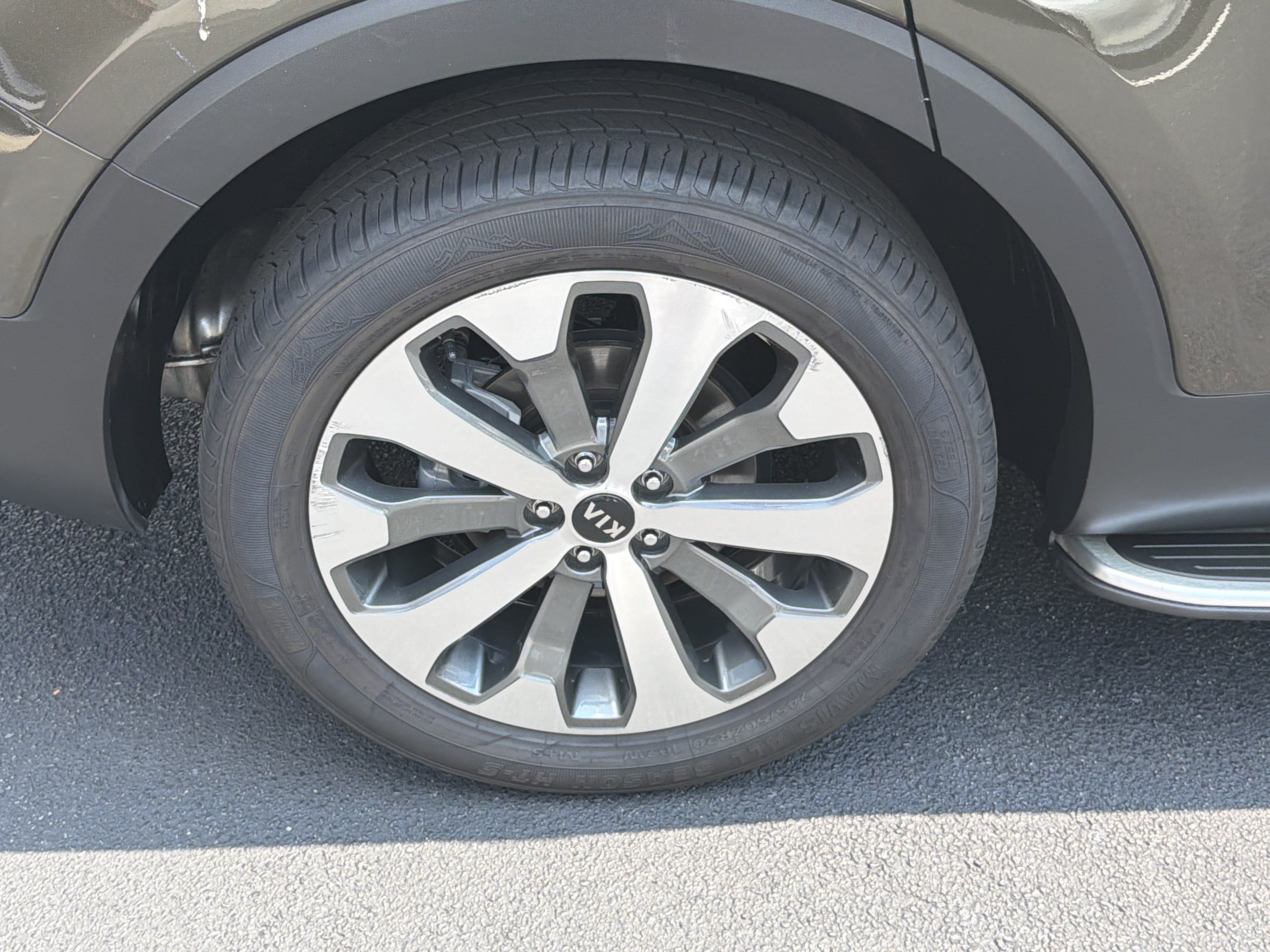 Used 2020 Kia Telluride EX w/ EX Premium Package FWD image 17