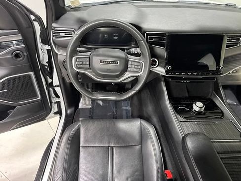 Used 2024 Jeep Wagoneer L Series II w/ Flexible Seating Group AWD/4WD image 19