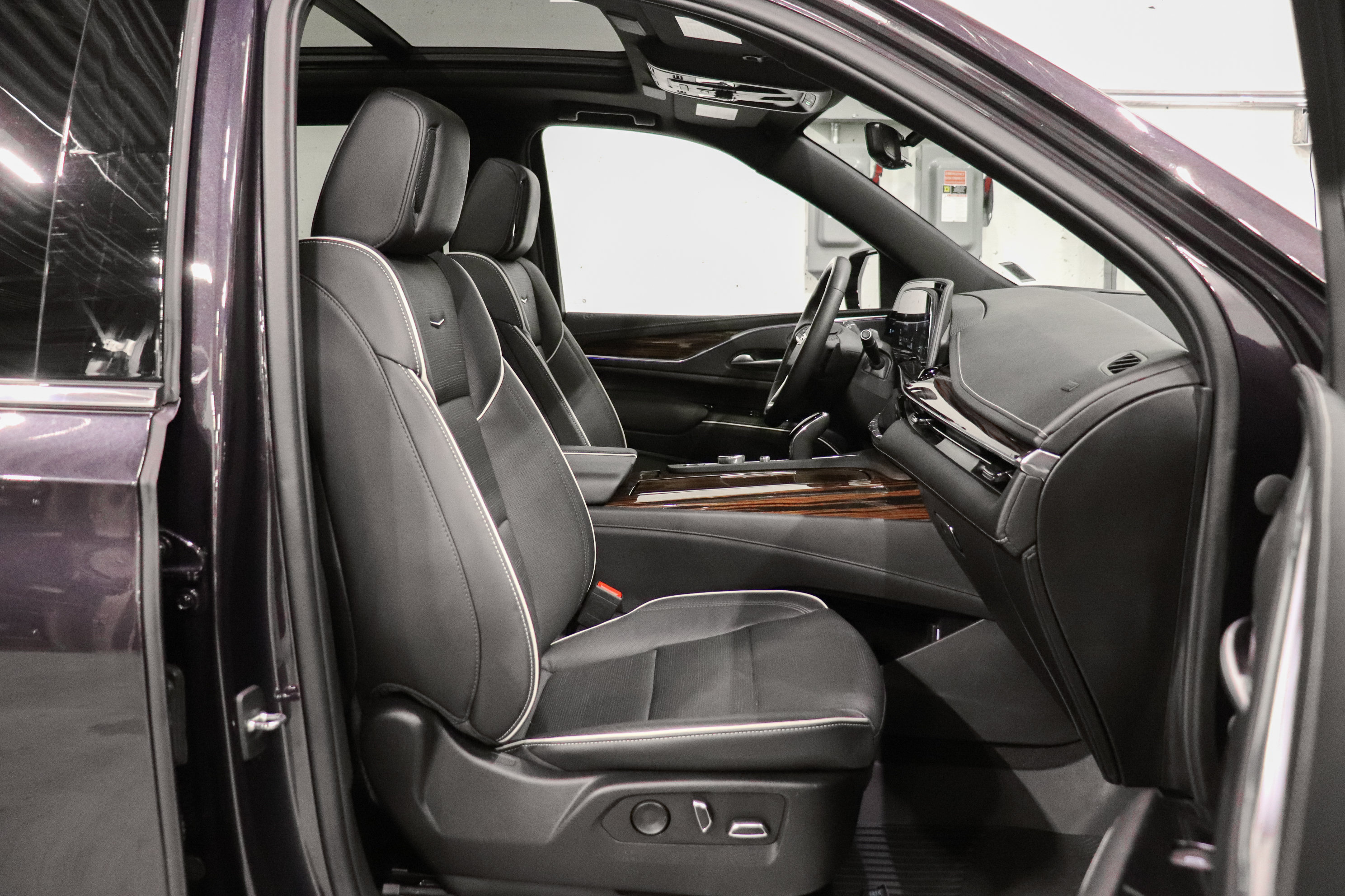 Certified 2023 Cadillac Escalade ESV Premium Luxury AWD/4WD image 15