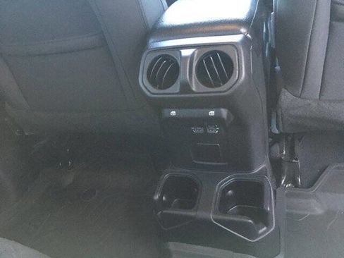 Used 2022 Jeep Gladiator Sport image 22