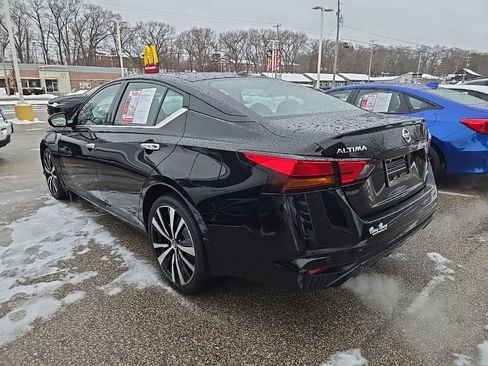 Used 2019 Nissan Altima 2.5 Platinum image 3