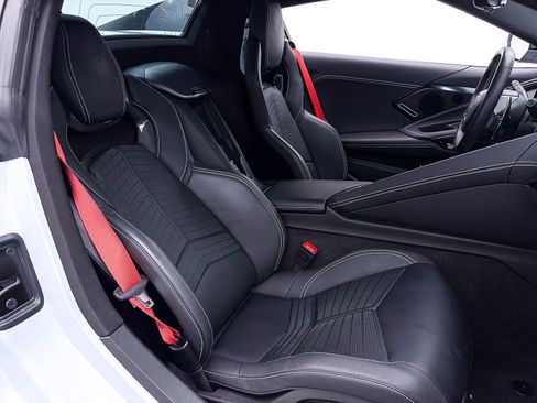 Used 2024 Chevrolet Corvette Stingray Preferred Conv image 39