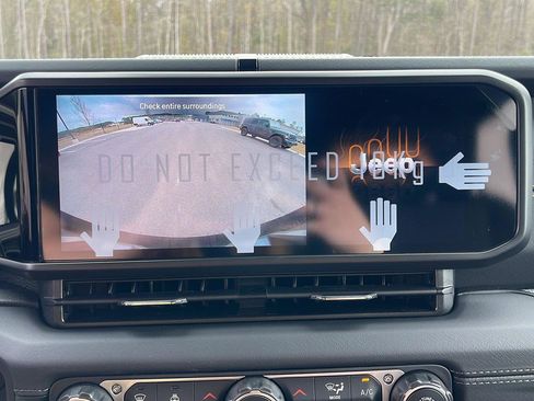 New 2026 Jeep Wrangler Sahara AWD/4WD image 18
