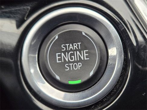 Used 2024 Chevrolet Trax RS w/ Sunroof Package image 19