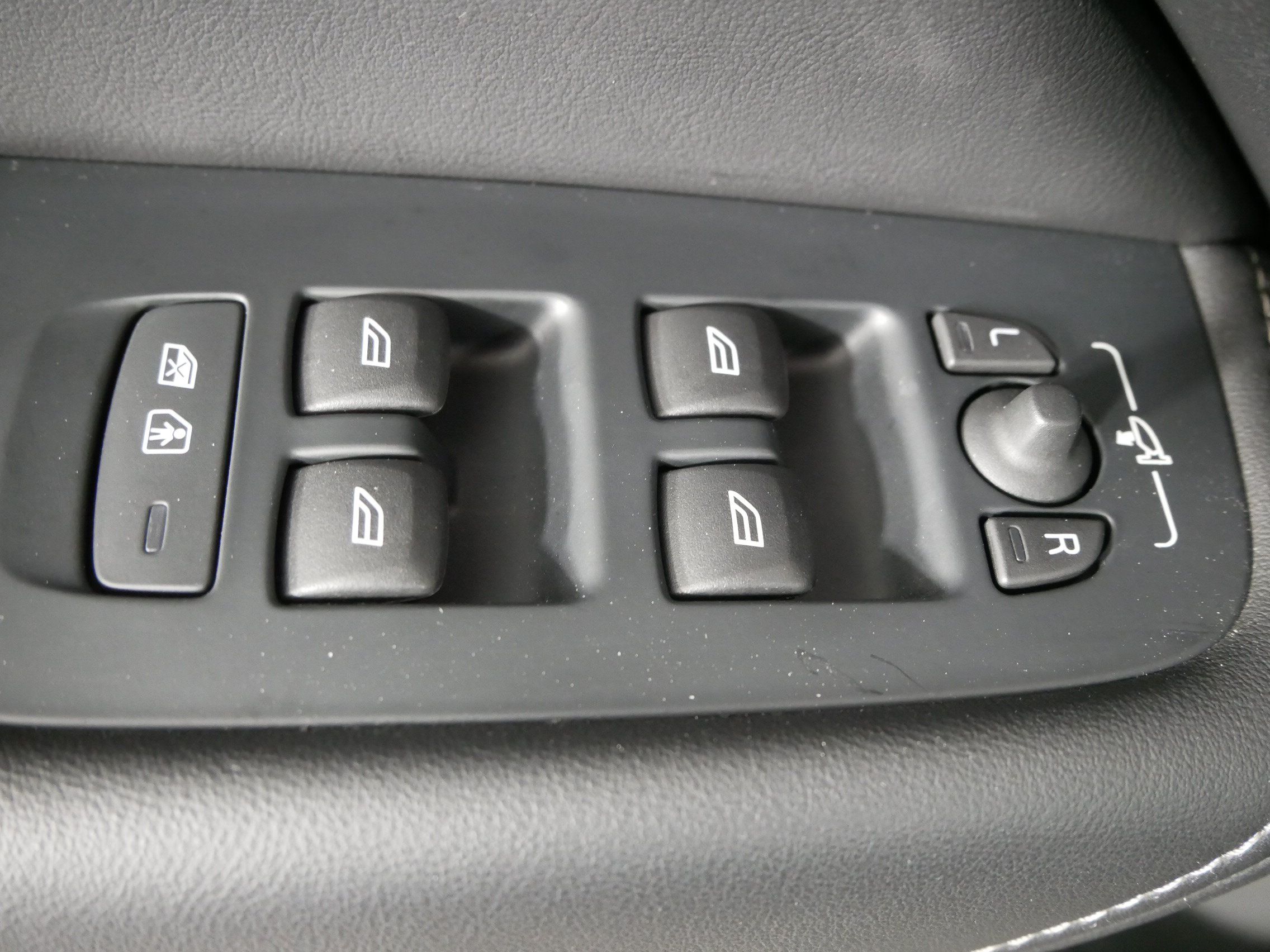 Used 2024 Volvo XC60 T8 Ultimate AWD/4WD image 26
