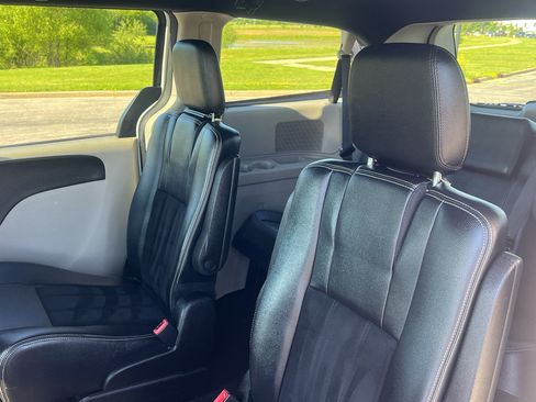 Used 2018 Dodge Grand Caravan SXT w/ Rear Park Assist Package FWD image 31