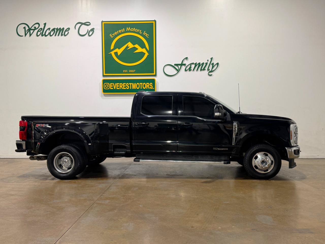 Used 2024 Ford F350 Lariat w/ FX4 Off-Road Package AWD/4WD image 2