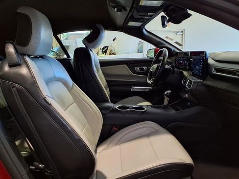 Used 2024 Ford Mustang Premium image 28