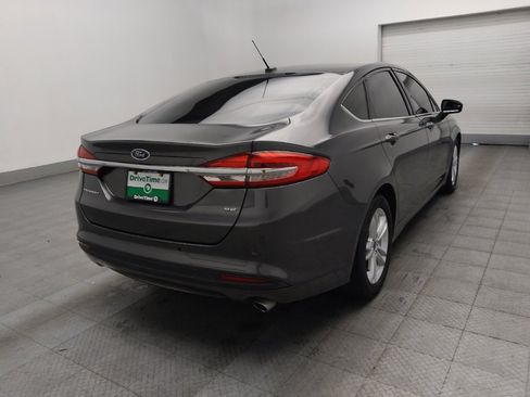Used 2018 Ford Fusion SE w/ Fusion SE Technology Package FWD image 9
