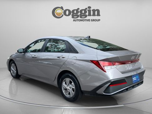 Certified 2024 Hyundai Elantra SE image 4