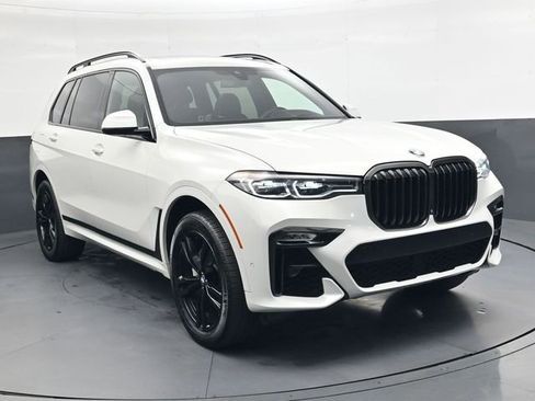 Used 2021 BMW X7 xDrive40i w/ M Sport Package image 2
