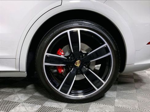Certified 2022 Porsche Cayenne GTS AWD/4WD image 28